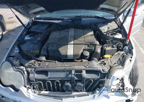 2004 Mercedes-Benz C 240 z USA, uszkodzony, nr VIN WDBRF61J54E018761